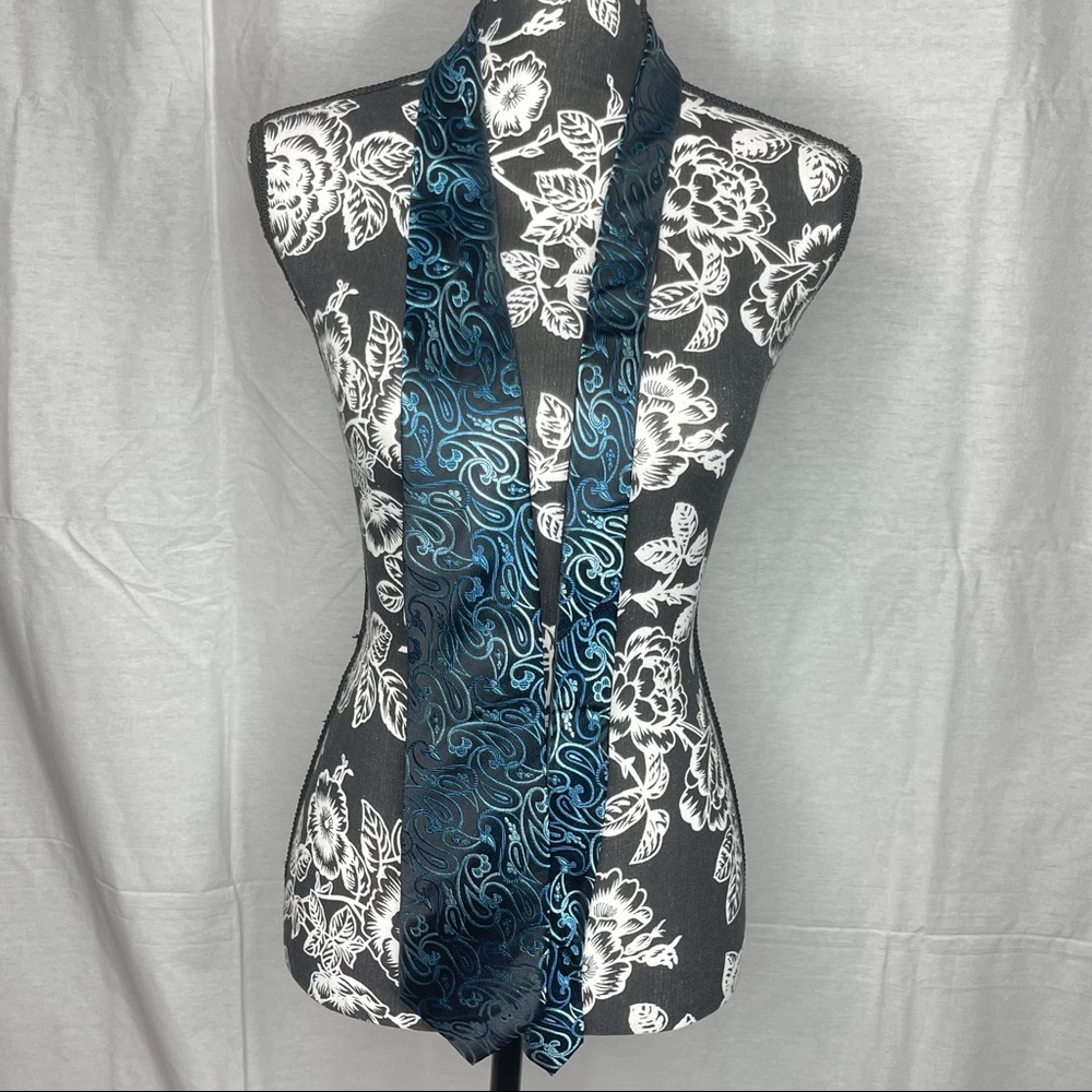 Van Heusen Black & Blue Tie